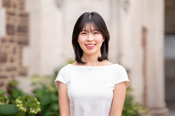 Photo of Sein Park smiling in a white top